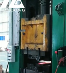 鈦合金人體關節(jié)鍛造客戶現場